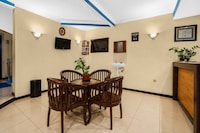Townhouse Oak Hotel Lestari