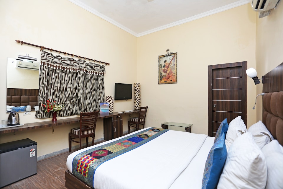 OYO 15201 The Dolphin, Taj East Gate Road Agra, Agra