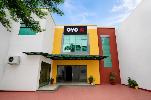 OYO 846422 Hotel The City Hub