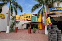 OYO 846422 Hotel The City Hub