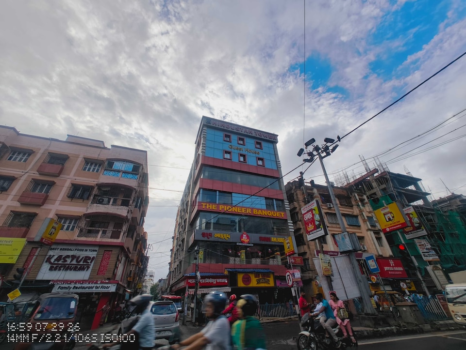 Hotel O Hindustan tower guest house , VIP Road Kolkata, Kolkata