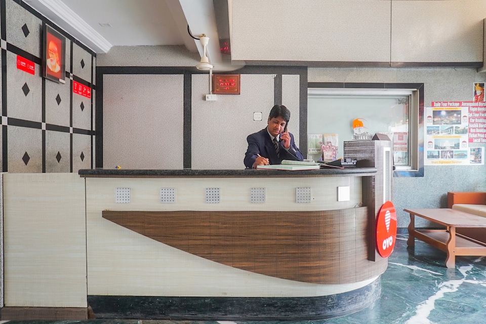 OYO 15223 Hotel Eshosans Palace, Temple Area Shirdi, Shirdi