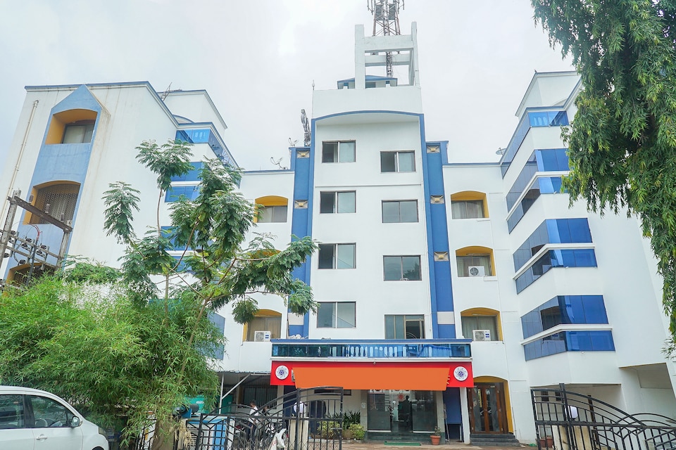 OYO 15223 Hotel Eshosans Palace, Temple Area Shirdi, Shirdi