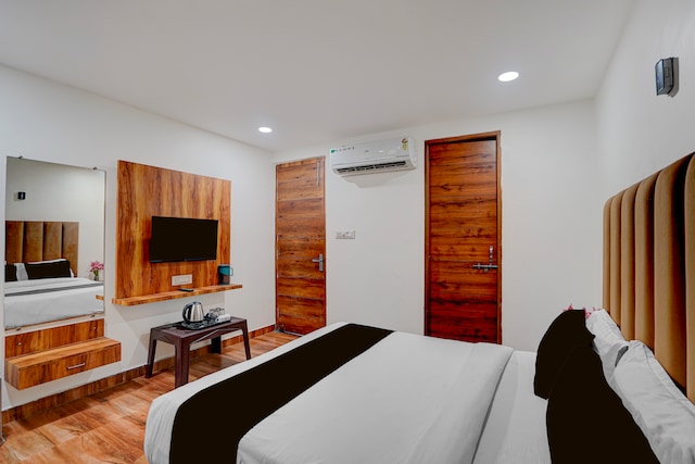 Townhouse Oak Govindpuri Station Formerly Montto Plaza
