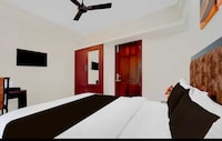 Townhouse Oak Govindpuri Station Formerly Montto Plaza