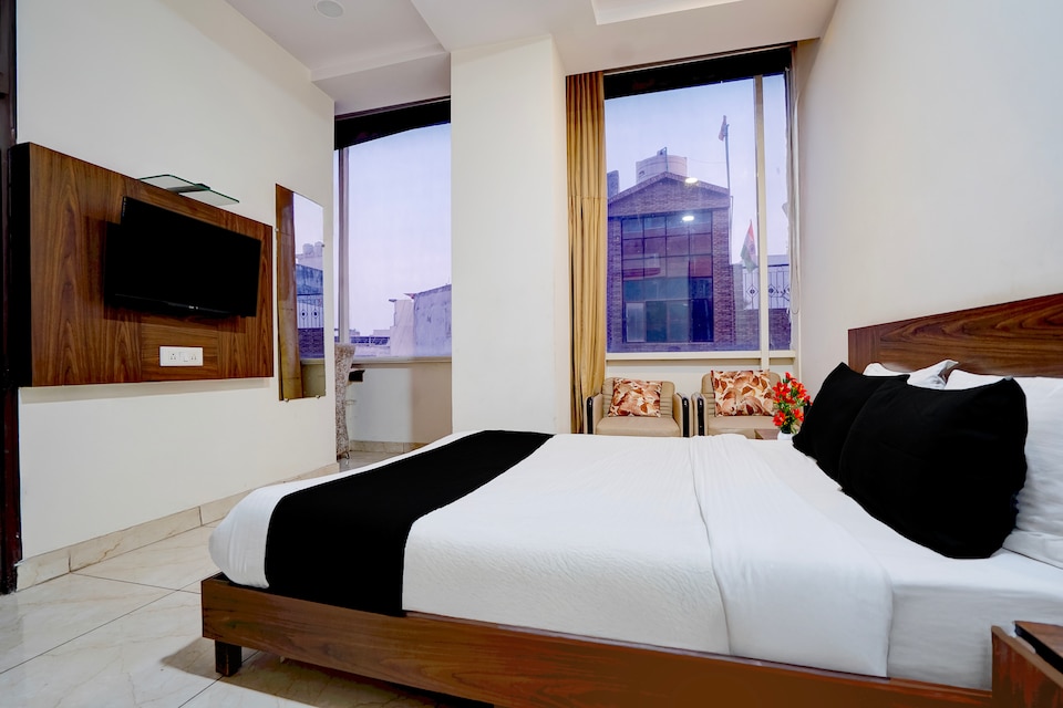 Super Townhouse Dashrathpuri Metro Formerly Elegant Palace, Dwarka Delhi, Delhi