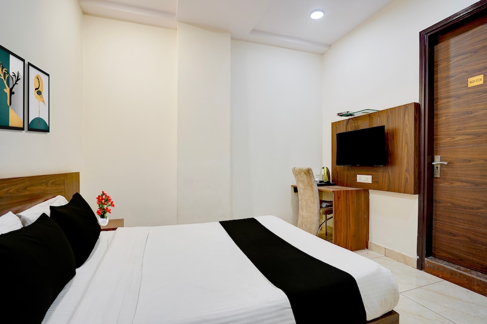 Townhouse Dashrathpuri Metro Formerly Elegant Palace, Dwarka Delhi, Delhi