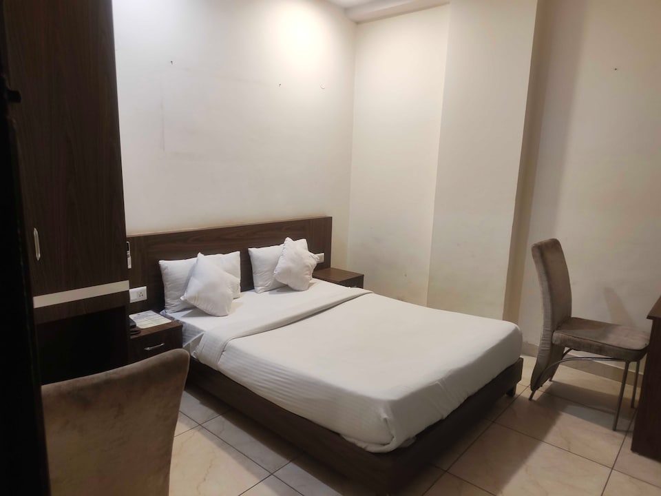 Townhouse Dashrathpuri Metro Formerly Elegant Palac, Dwarka Delhi, Delhi