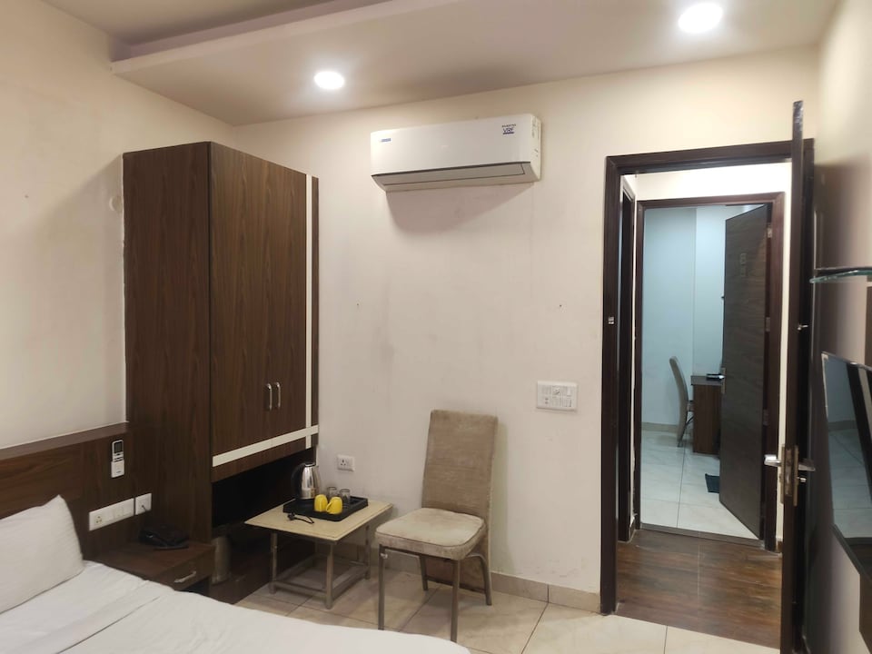 Townhouse Dashrathpuri Metro Formerly Elegant Palac, Dwarka Delhi, Delhi