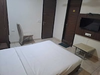 Townhouse Dashrathpuri Metro Formerly Elegant Palace