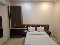 Townhouse Dashrathpuri Metro Formerly Elegant Palace