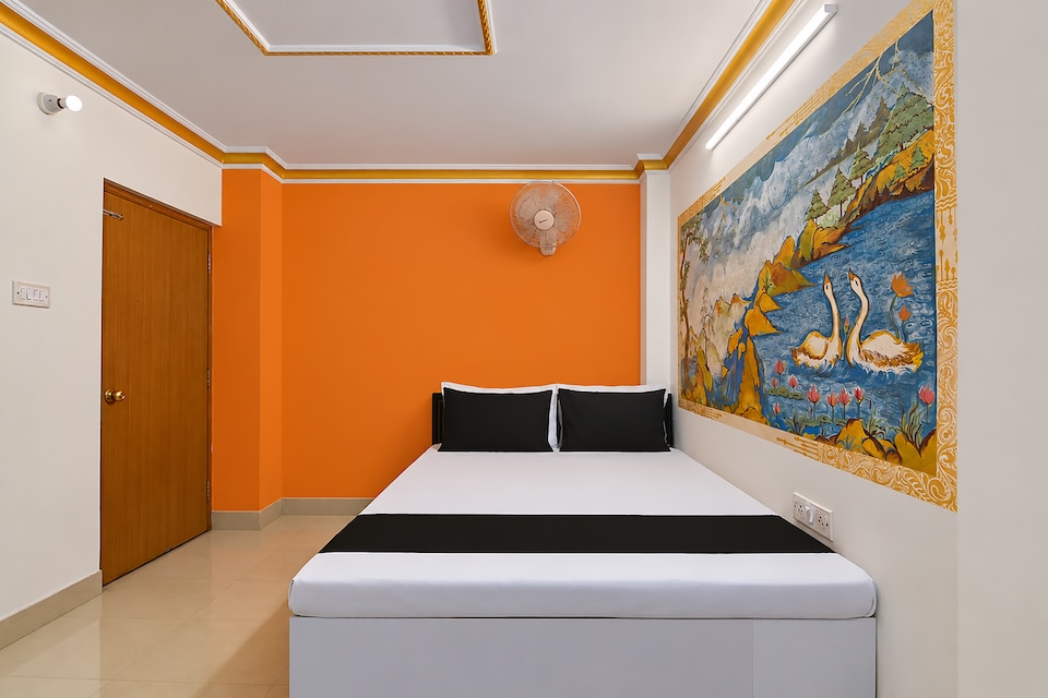 SPOT ON BADHUYA GUEST HOUSE, VIP Road Kolkata, Kolkata