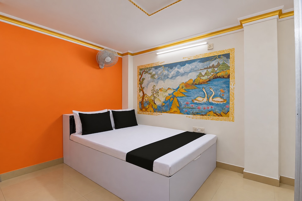 SPOT ON BADHUYA GUEST HOUSE, VIP Road Kolkata, Kolkata