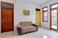 OYO 95374 Omah Ngentak Family Guest House