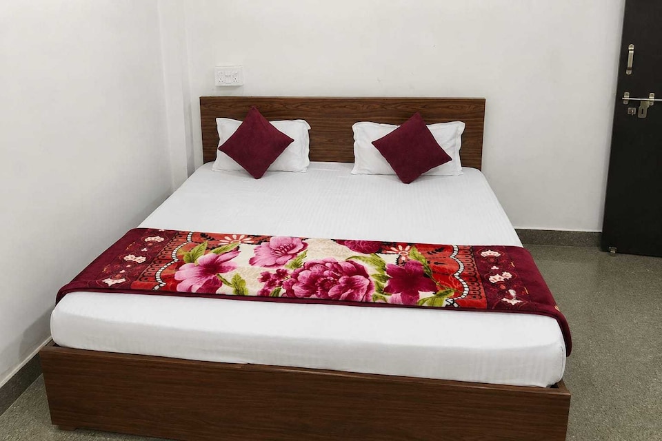 SPOT ON JSK Hotel, Bewar, Bewar
