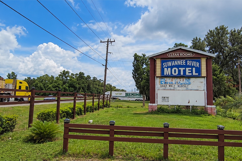 Suwannee River Motel US 19, Fanning Springs FL, Fanning Springs FL	
