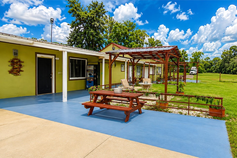 Suwannee River Motel US 19, Fanning Springs FL, Fanning Springs FL	