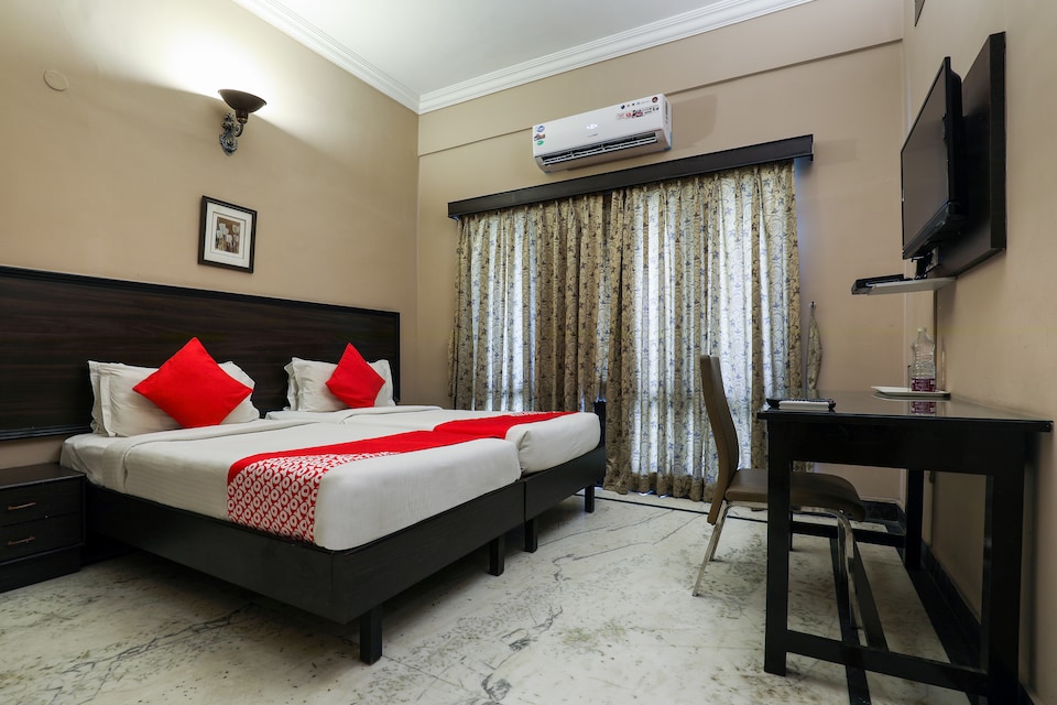 Capital O 15241 The Down Town Hotel , Banjara Hills, हैदराबाद