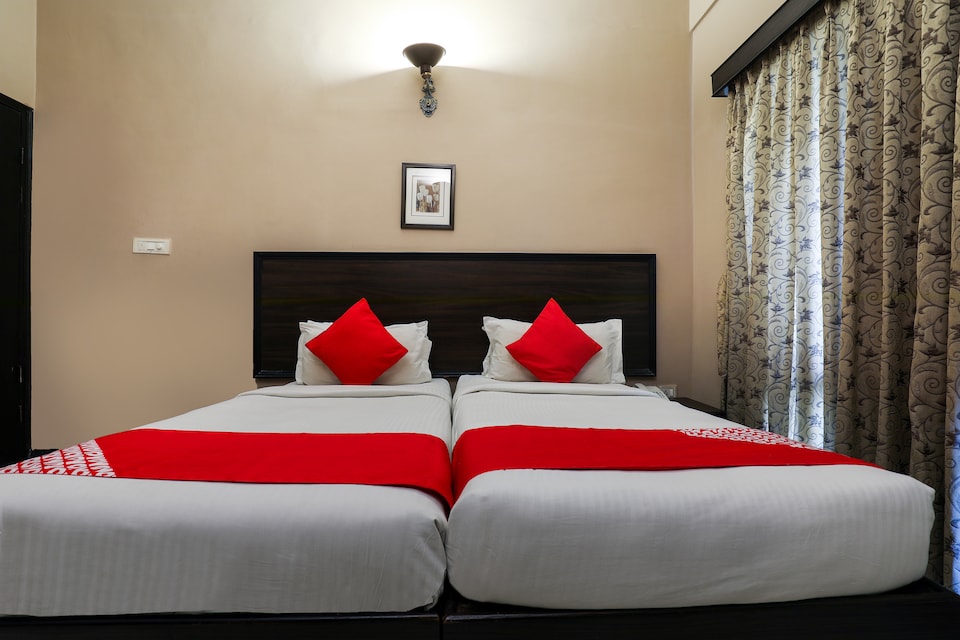 Capital O 15241 The Down Town Hotel , Banjara Hills, हैदराबाद