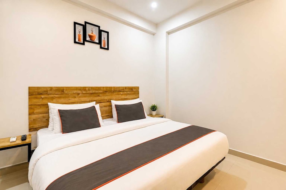 Hotel O Paliwal's Paradise, Golghar, Gorakhpur