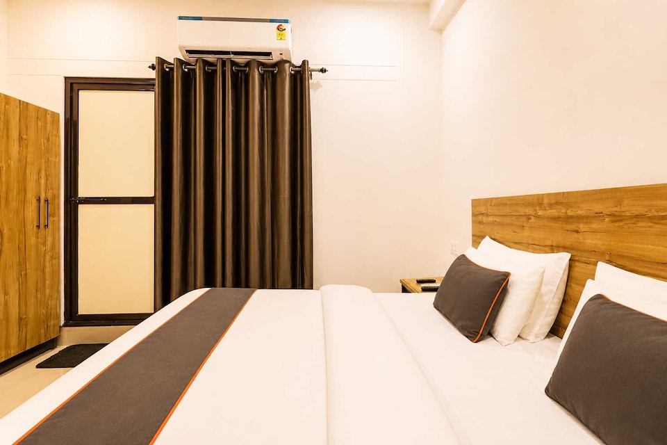 Hotel O Paliwal's Paradise, Golghar, Gorakhpur