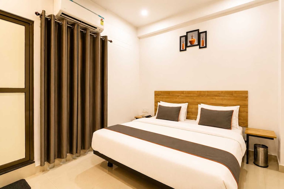 Hotel O Paliwal's Paradise, Golghar, Gorakhpur