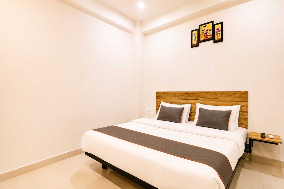 Hotel O Paliwal's Paradise, Golghar, Gorakhpur