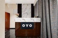 OYO 846487 Hotel Royal Galaxy Inn