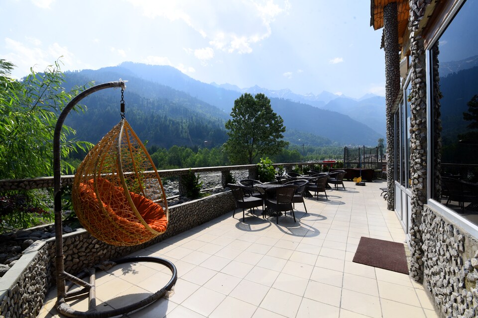 OYO 15268 Villa Heritage Cottage River View, Rohtang Highway, Manali