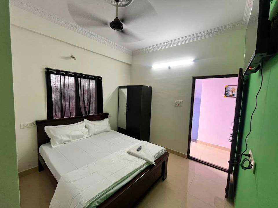 SPOT ON Rest Inn Hotel, Kondapur, Hyderabad