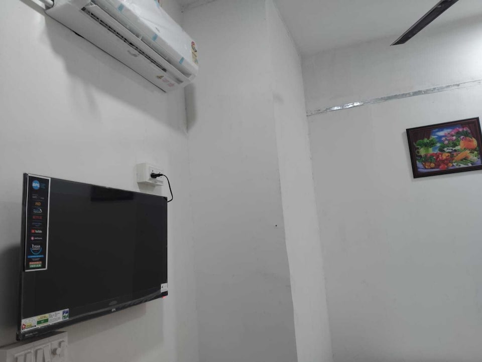 Hotel O Awadh Hotel And Fastfood, Adalaj Gandhinagar, Gandhinagar