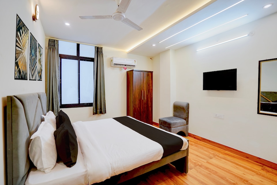 Hotel O AKS Grand, Godowlia, Varanasi