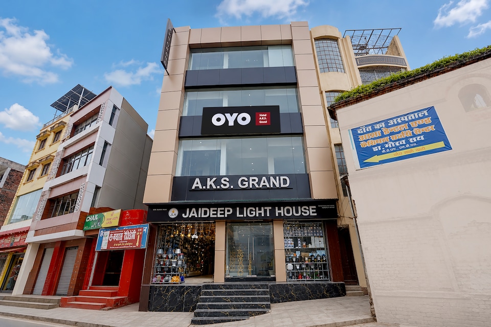 Hotel O AKS Grand, Godowlia, Varanasi