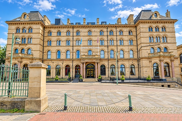 The Victoria Hotel, Bradford by Sunday