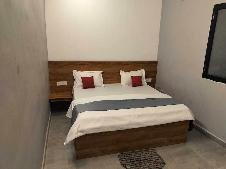 Hotel O Swarg Inn, Paschim Vihar Delhi, Delhi