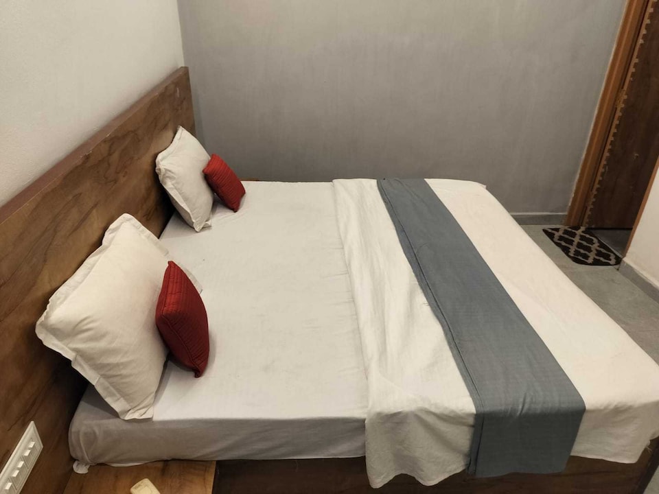 Hotel O Swarg Inn, Paschim Vihar Delhi, Delhi