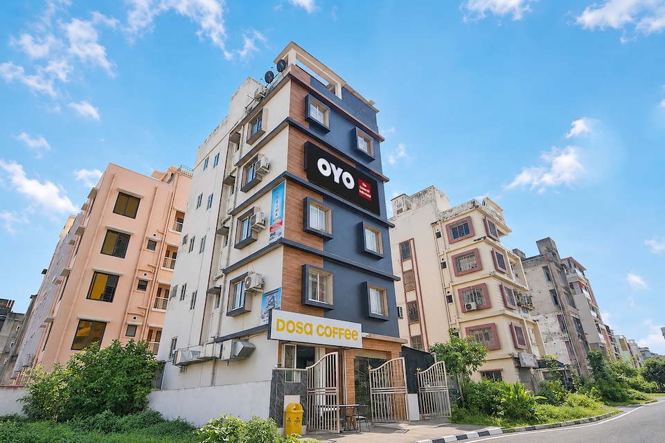 Hotel O The Crown of Indian Hotel , Rajarhat Kolkata, Kolkata