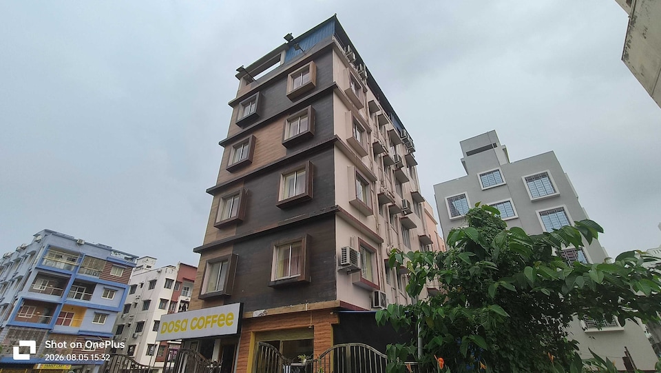 Hotel O The Crown of Indian Hotel , Rajarhat Kolkata, Kolkata