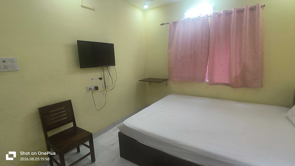 Hotel O The Crown of Indian Hotel , Rajarhat Kolkata, Kolkata