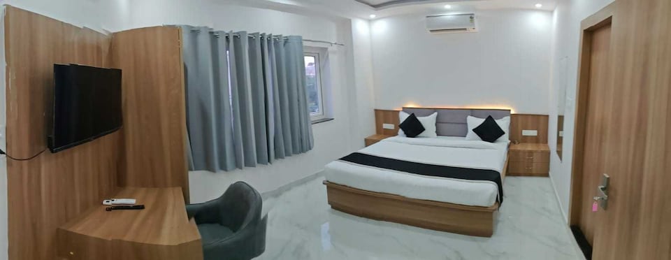Hotel O Luxury Ac Rooms, Gomti Nagar Lucknow, Lucknow