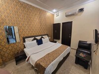 Hotel O golden shiva