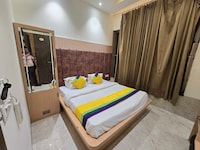 Hotel O golden shiva