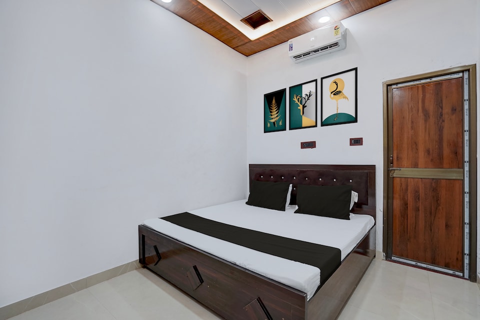 SPOT ON Monishka Palace, Ayodhya, Ayodhya