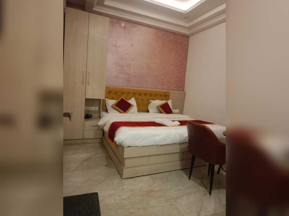 Hotel O Unique Luxury, Zirakpur, Zirakpur