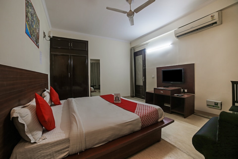 OYO Purple Star Hotel Near Kingdom Of Dreams, HUDA CENTRE 1, Gurgaon