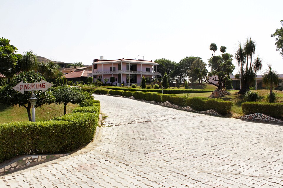 OYO 2691 Rajmahal Resort, Neemrana, Neemrana
