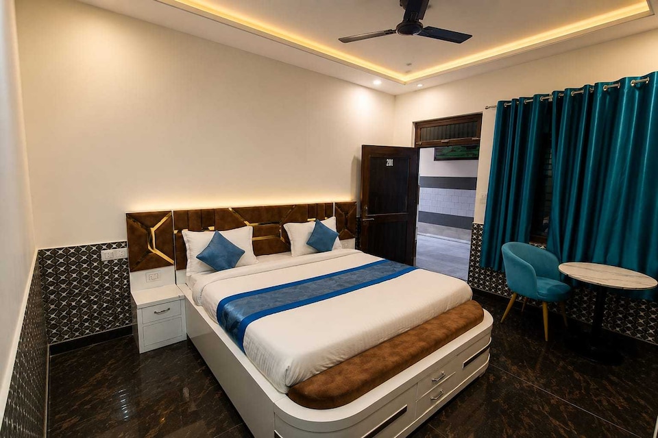 Hotel O Kamal Dham, Govardhan, Govardhan