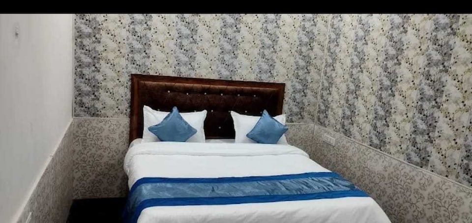 Hotel O Kamal Dham, Govardhan, Govardhan