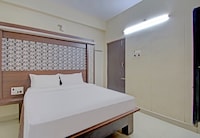 Hotel O V Star 