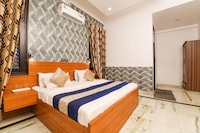 OYO Home Feeling Accomodation Near Pvr Ansal Plaza Greater Noida